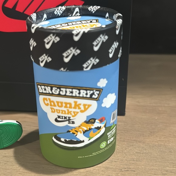 New 3 piece Ben & Jerry’s Chunky Dunky Nike sneaker keychain w/ canister and bag - Picture 6 of 7